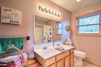 Pocono Mtn Retreat 1 Block to Pool  Beach Lake