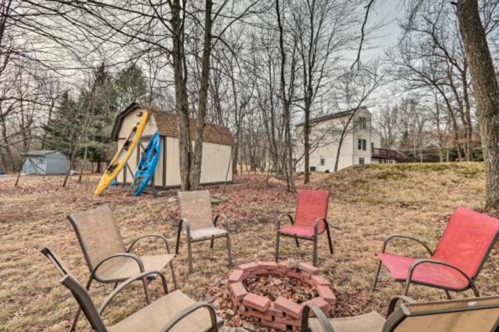 Pocono Mtn Retreat 1 Block To Pool & Beach Lake! - thumb 4