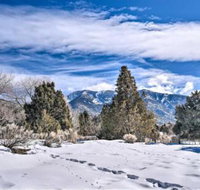 Eclectic Cabin with Kiva 11 Mi to Taos Ski - Accommodation Indiana