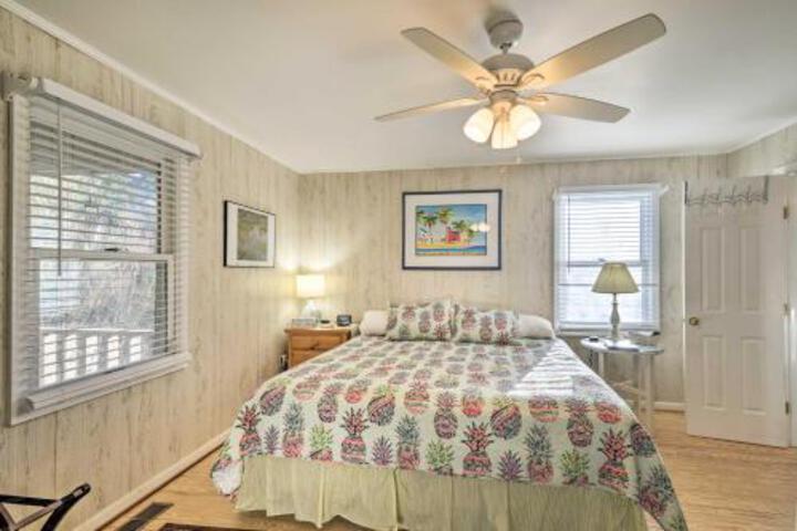 Beach Retreat With Outdoor Kitchen & Kayaks! - thumb 5