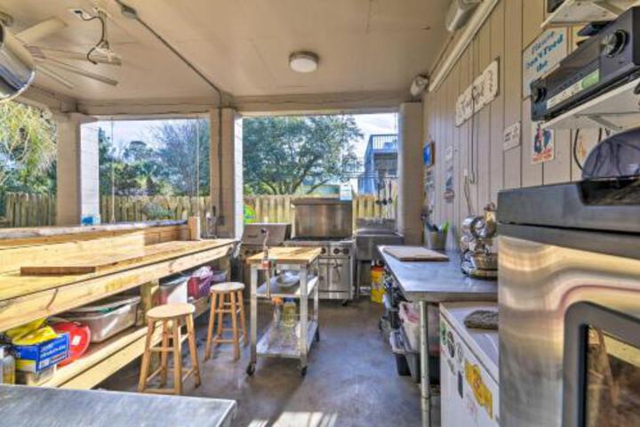 Beach Retreat With Outdoor Kitchen & Kayaks! - thumb 0