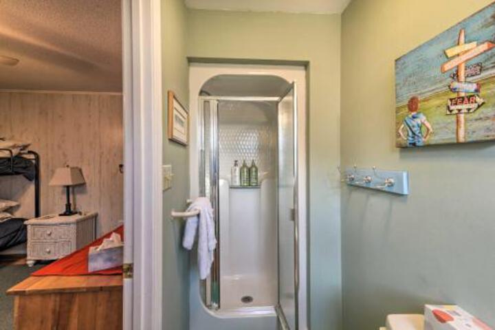 Beach Retreat With Outdoor Kitchen & Kayaks! - thumb 6