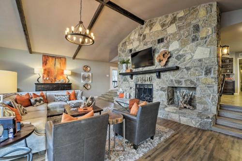 Spacious Lakefront Retreat On Lake Granbury! - thumb 5