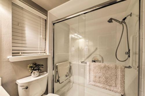 Spacious Lakefront Retreat On Lake Granbury! - thumb 0