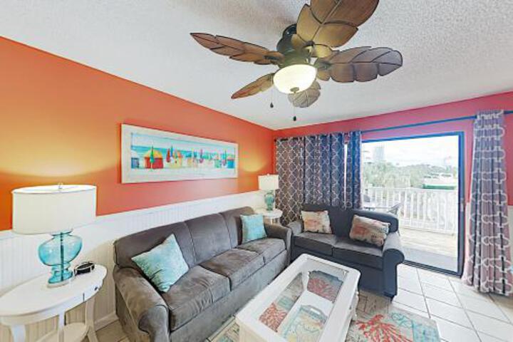 Sparkling Beachside Condo W / Pool & Balcony Condo - thumb 2