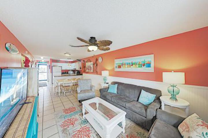 Sparkling Beachside Condo W / Pool & Balcony Condo - thumb 1