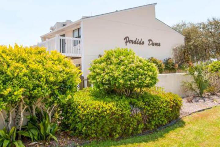 Sparkling Beachside Condo W / Pool & Balcony Condo - thumb 3