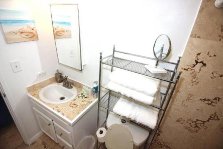 408 WHITE PALACE Of Waikiki! AMAZING LOCATION!! - thumb 1