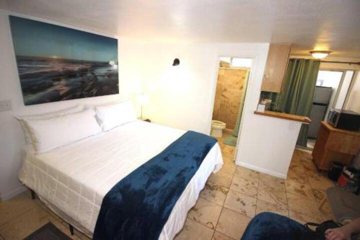 408 WHITE PALACE Of Waikiki! AMAZING LOCATION!! - thumb 0