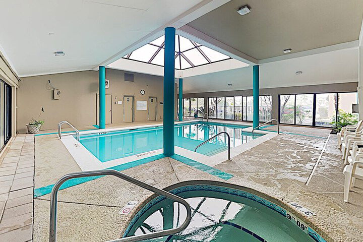 New Listing! Romar Place W / Pools & Hot Tub 3 Bedroom Condo - thumb 2