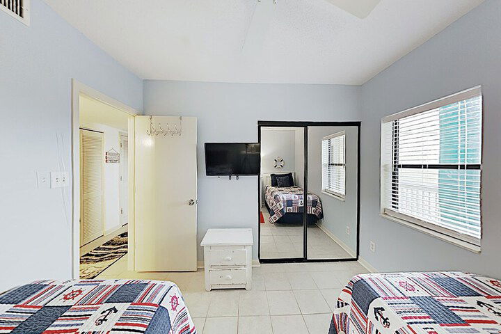 New Listing! Romar Place W / Pools & Hot Tub 3 Bedroom Condo - thumb 6