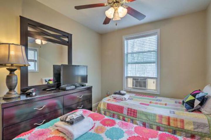 Family Poconos Escape With Community Amenities! - thumb 3