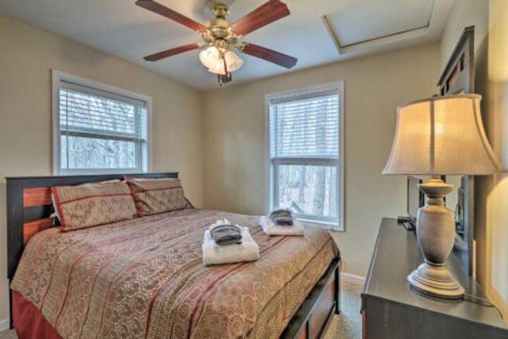 Family Poconos Escape With Community Amenities! - thumb 5