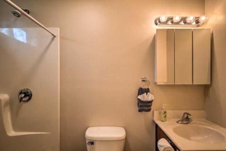 Family Poconos Escape With Community Amenities! - thumb 4