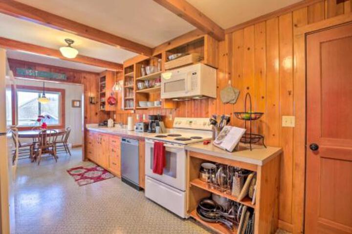 Oceanside Home With Garden Walk To Beach! - thumb 5