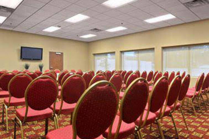 Super 8 Monterey - thumb 3