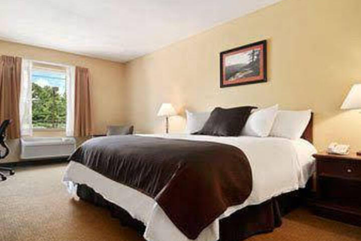 Super 8 Monterey - thumb 6