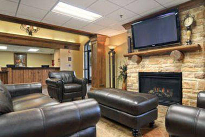 Super 8 Monterey - thumb 1