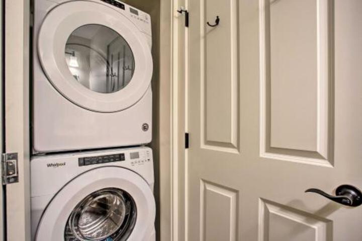 Ideally Located Saluda Apartment On Main St! - thumb 2