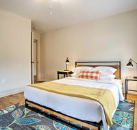 Well Appointed Apartment on Main St. in Saluda - Accommodation Indiana