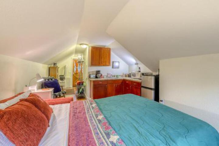 Studio By The Gazebo In Langley - thumb 5