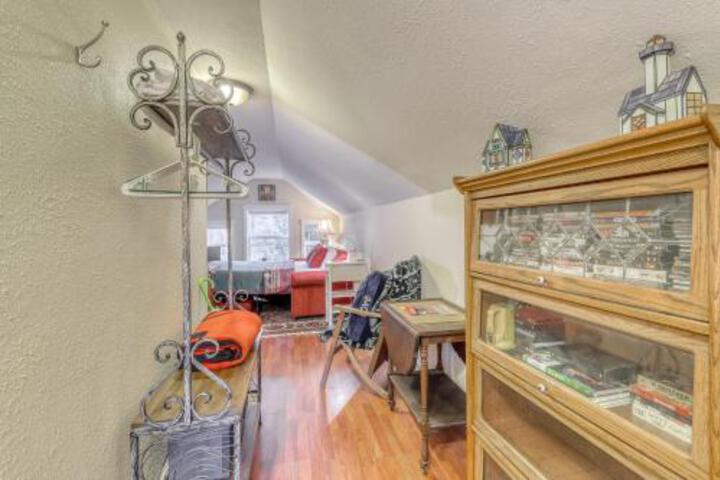 Studio By The Gazebo In Langley - thumb 4