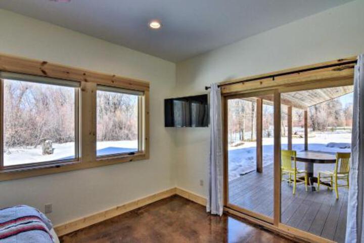 Riverfront Home With BBQ 2 Mi To Downtown Gunnison! - thumb 5