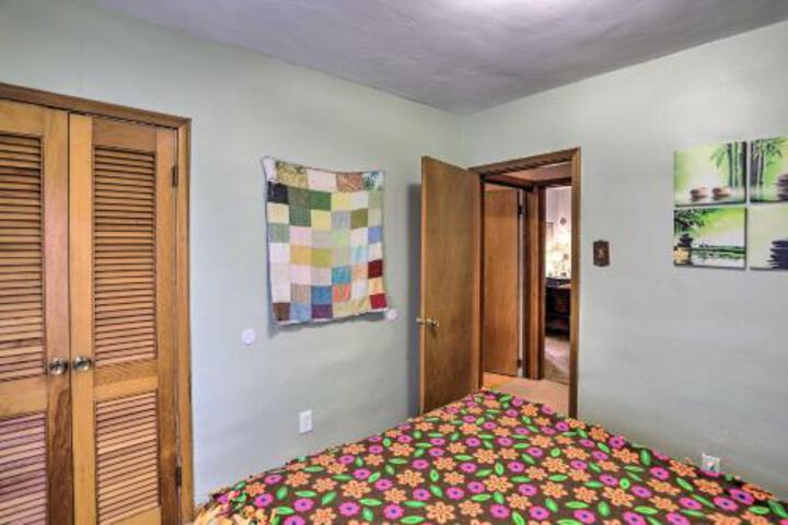 Cozy Toledo Home With Fire Pit Steps To Water! - thumb 0