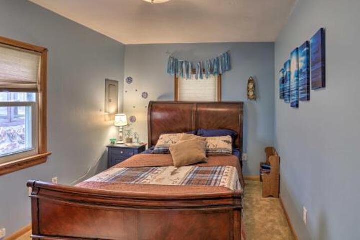 Cozy Toledo Home With Fire Pit Steps To Water! - thumb 1