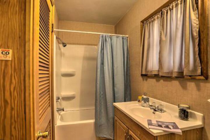 Cozy Toledo Home With Fire Pit Steps To Water! - thumb 4