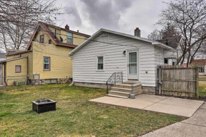 Cozy Toledo Home With Fire Pit Steps To Water! - thumb 2