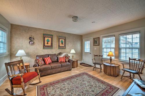 Quaint Cody Cottage 7 Mi To Buffalo Bill Dam - thumb 1