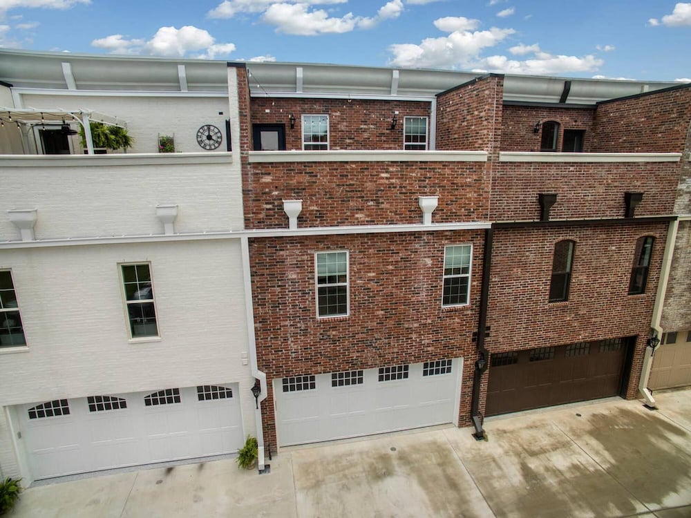 The Brownstone - 1 Block From Dtwn Square - thumb 4