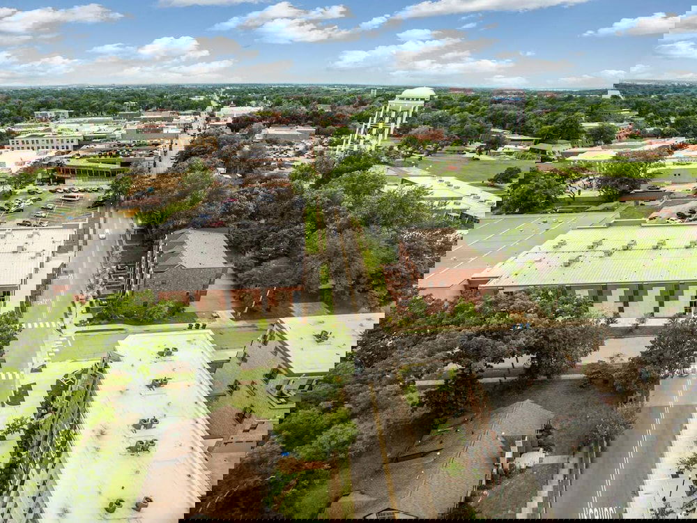 The Brownstone - 1 Block From Dtwn Square - thumb 6