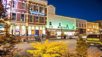 The Brownstone - 1 Block From Dtwn Square - thumb 1