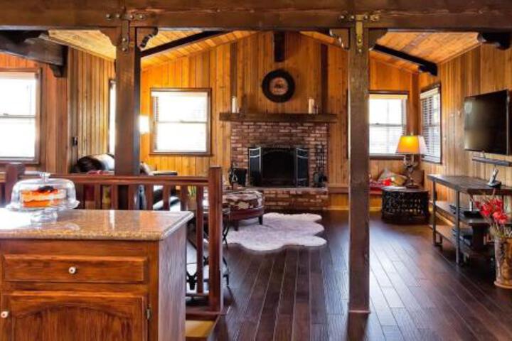 089 Chic Chalet Home - thumb 3