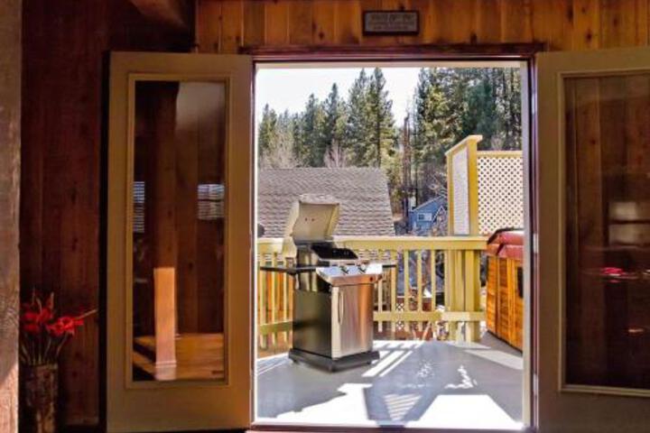 089 Chic Chalet Home - thumb 0