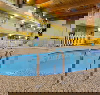 Ramada by Wyndham Marquette - Accommodation Indiana