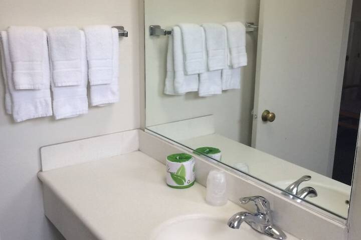 Town And Country Inn - thumb 1