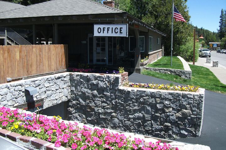 Pepper Tree Inn - thumb 3