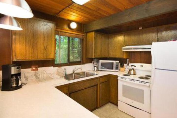 Holiday Home 98SL Cozy Cabin W / Hot Tub - thumb 1