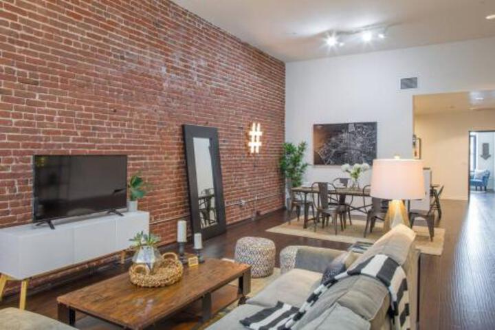 BRAND NEW Huge Ace Hotel Style Loft - thumb 2