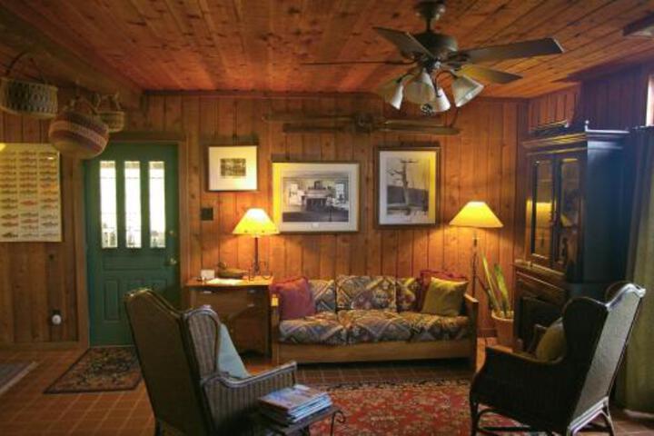 Cedar House Inn & Yurts - thumb 4