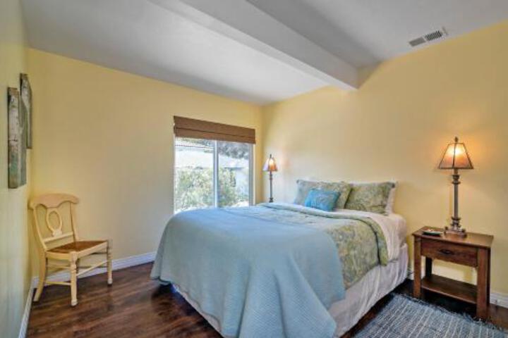 East Beach Bungalow Back Unit - thumb 3