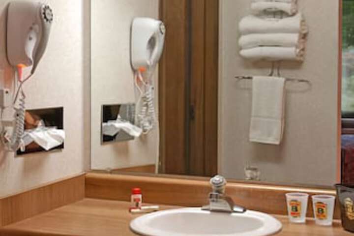 Super 8 By Wyndham White River Junction - thumb 6