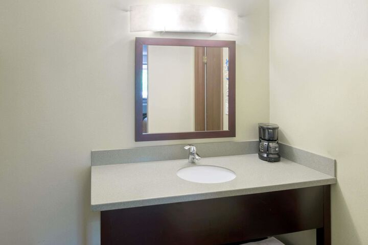 Super 8 By Wyndham White River Junction - thumb 4