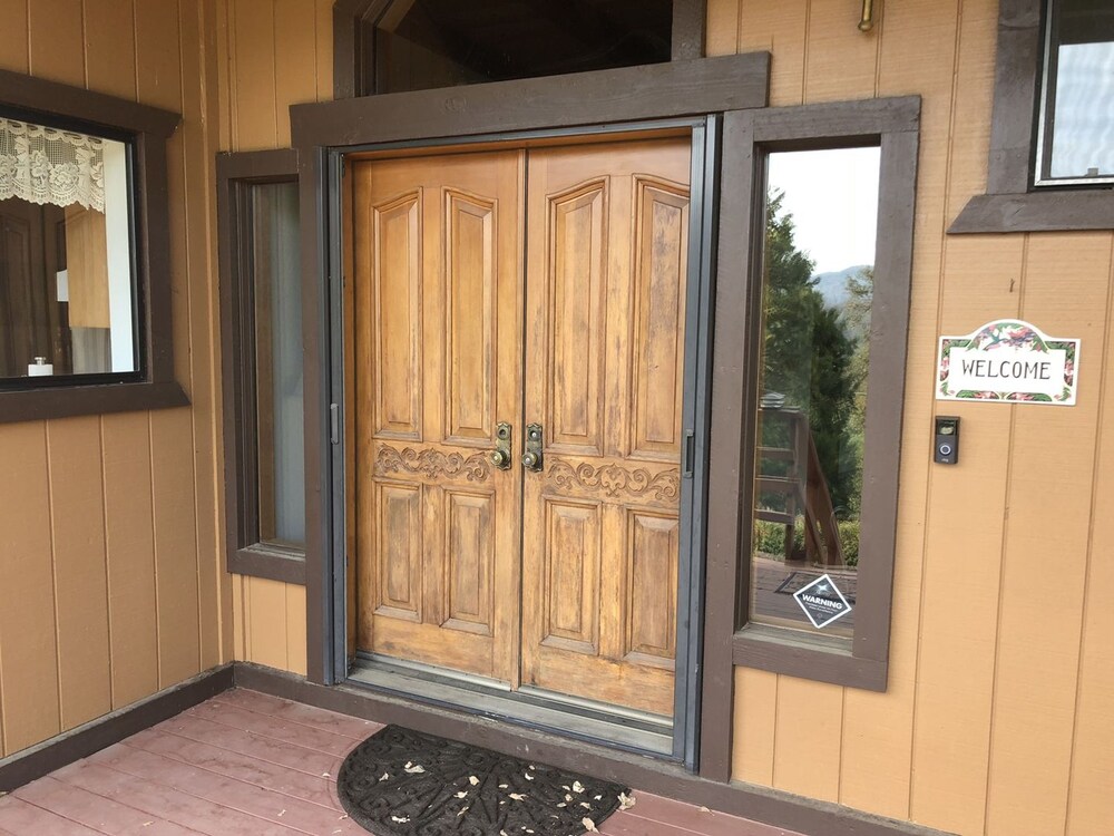 Leaning Pine Retreat - thumb 2