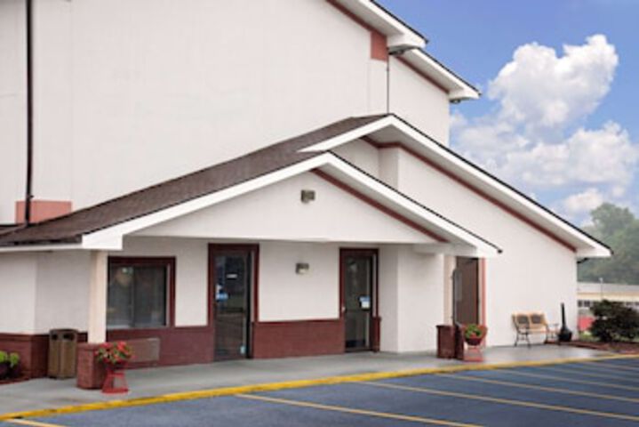 Super 8 By Wyndham Martinsburg - thumb 0