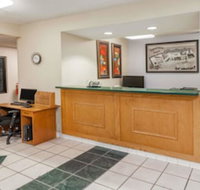 Super 8 by Wyndham Huntington - Accommodation Indiana