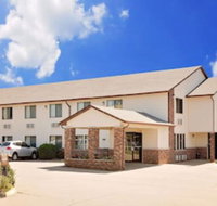 Super 8 by Wyndham Dyersville near Field of Dreams - Accommodation Indiana